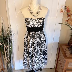 WHBM Strapless Sweetheart Dress